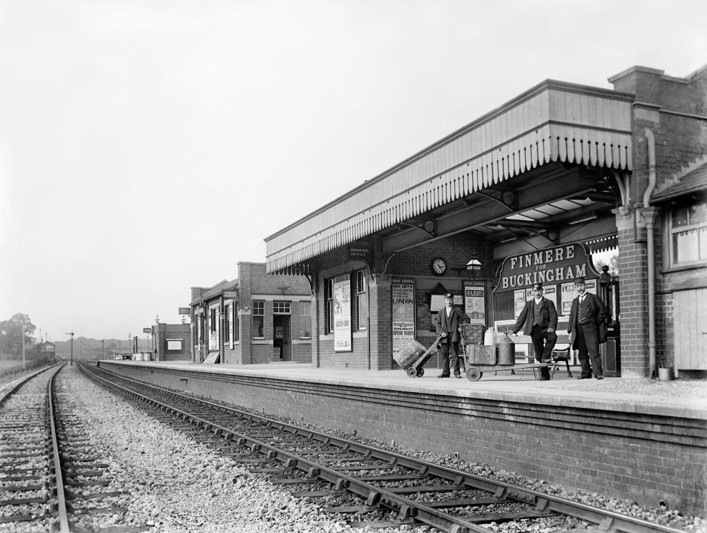 Finmere Station, Oxfordshire 1904.