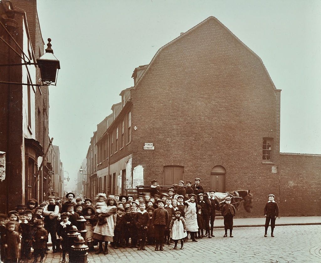 Crowd of East End children, Red Lion Street, Wapping, London, 1904.