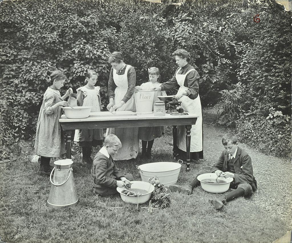 Boys and girls preparing food outdoors, Birley House Open Air School, Forest Hill, London, 1908.