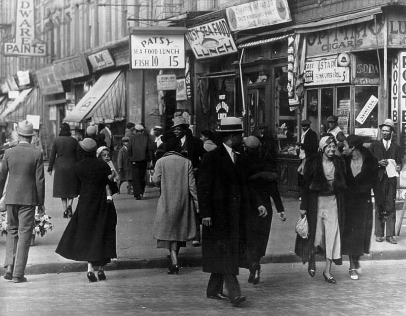 Harlen street scene, 1942.