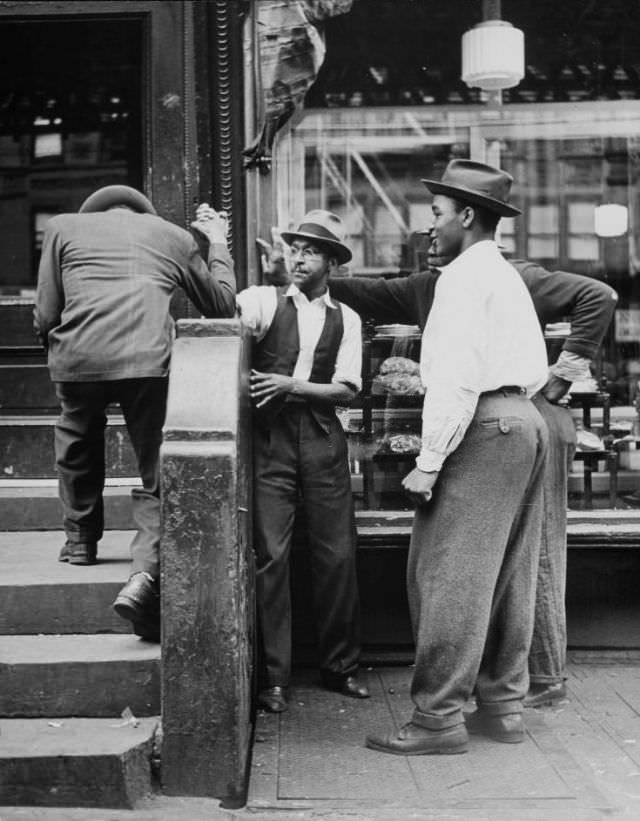 Arm wrestling, 1940.