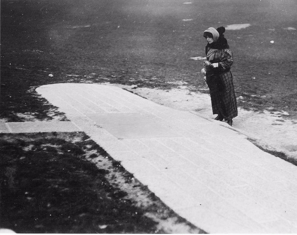 Harriet before the epic flight of 16 April 1912 at the Blériot Monument. (Courtesy of Giacinta Bradley Koontz)