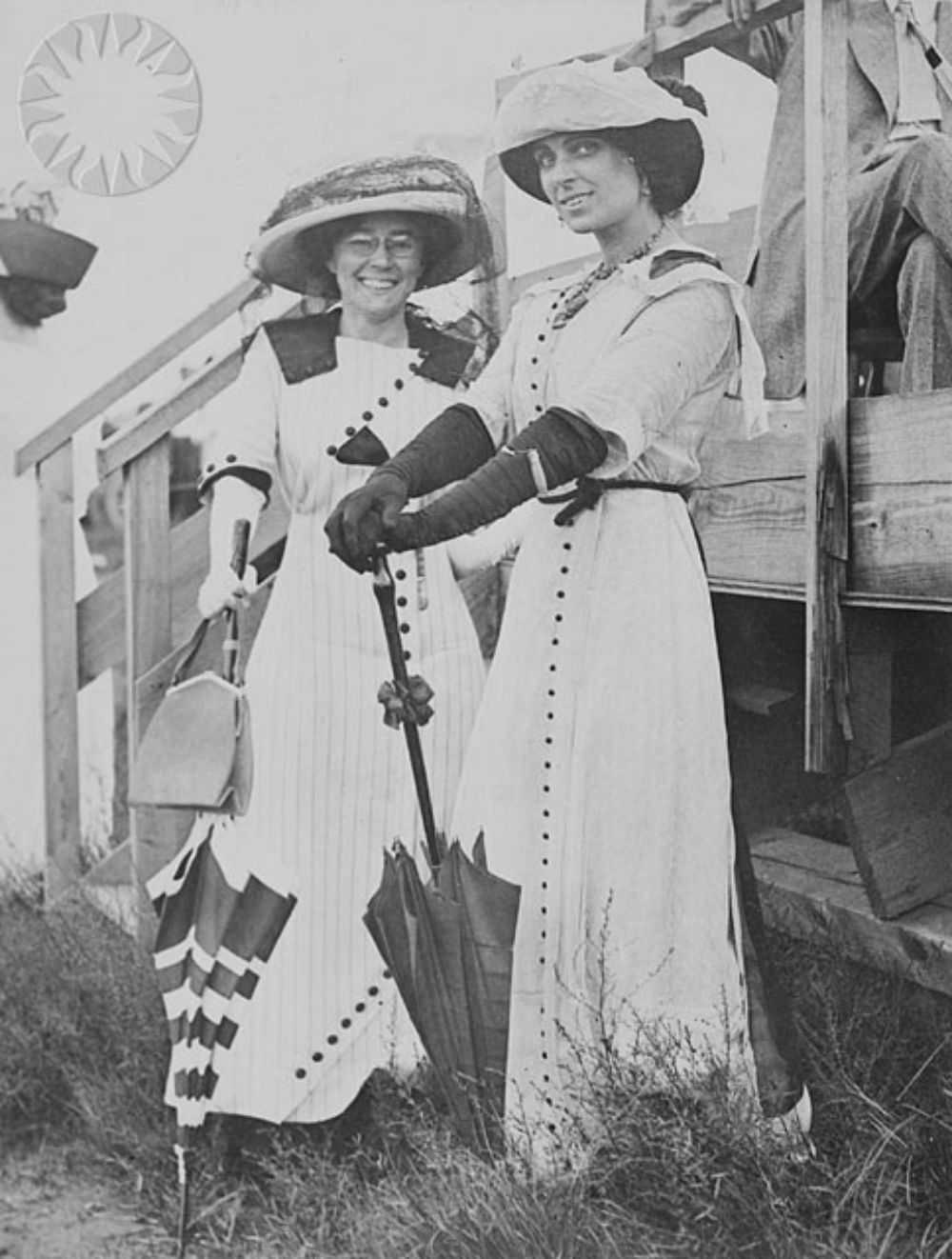 Matilde Moisant (left) poses with Harriet Quimby (right), circa 1911-1912.