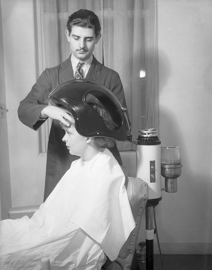 The Salon used steamerb to get balsam oil forced into the scalp and hair. It helps make a permanent soft and brilliant.