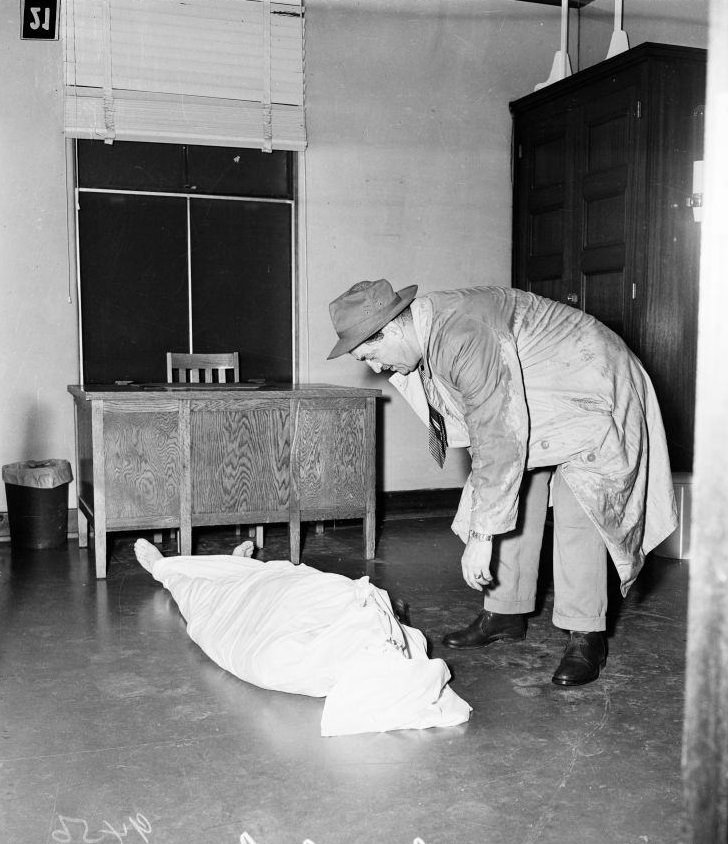 Detective Danny Shea, looking over body at Van Nuys Receiving Hospital. 18 January 1952.