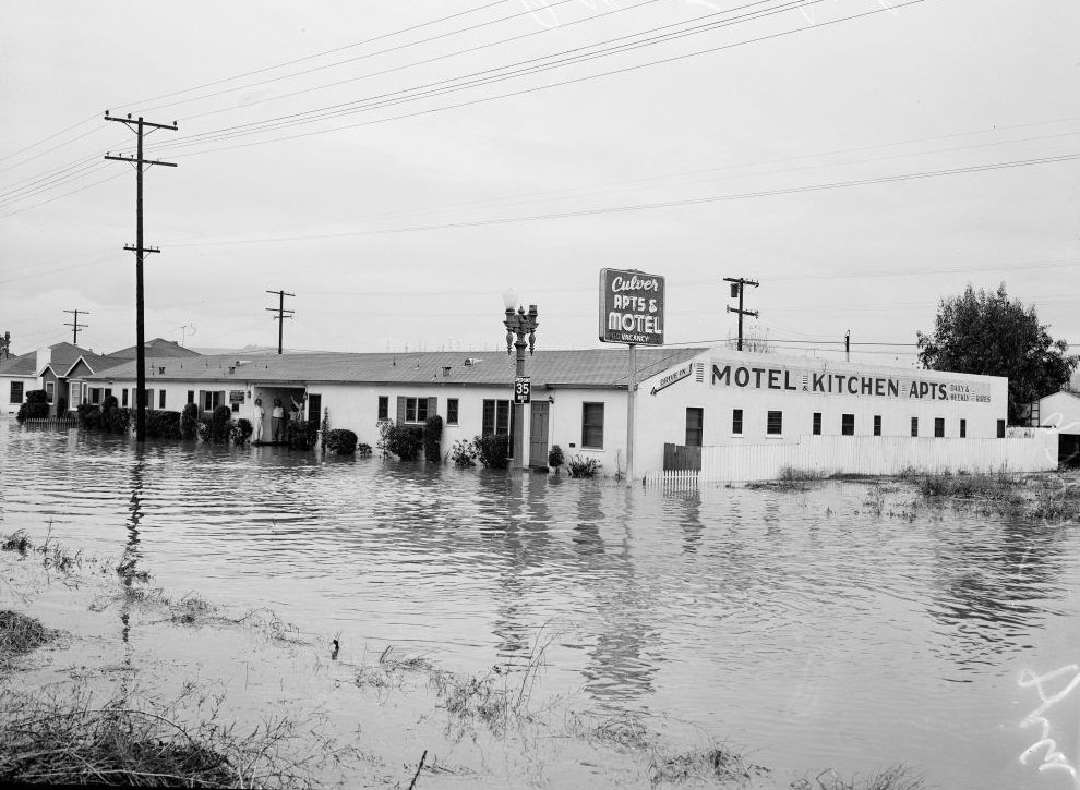 Water in front of a motel, Culver Boulevard. 15 November 1952.