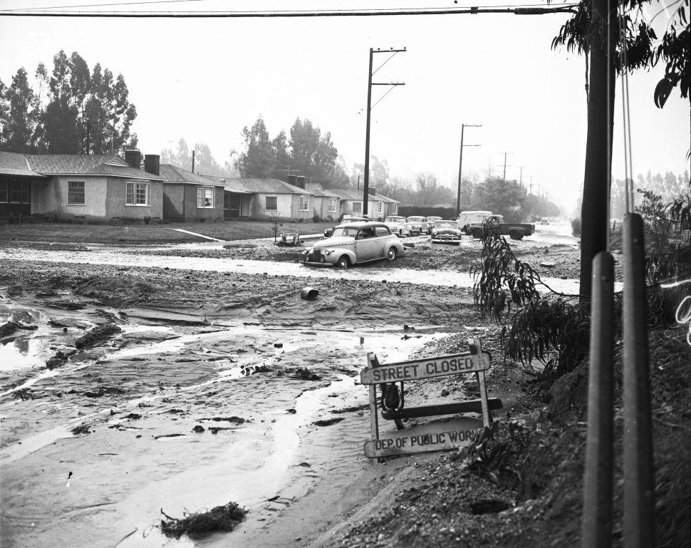 A street closed sign in Magnolia Blvd in Los Angeles. 16 January 1952.