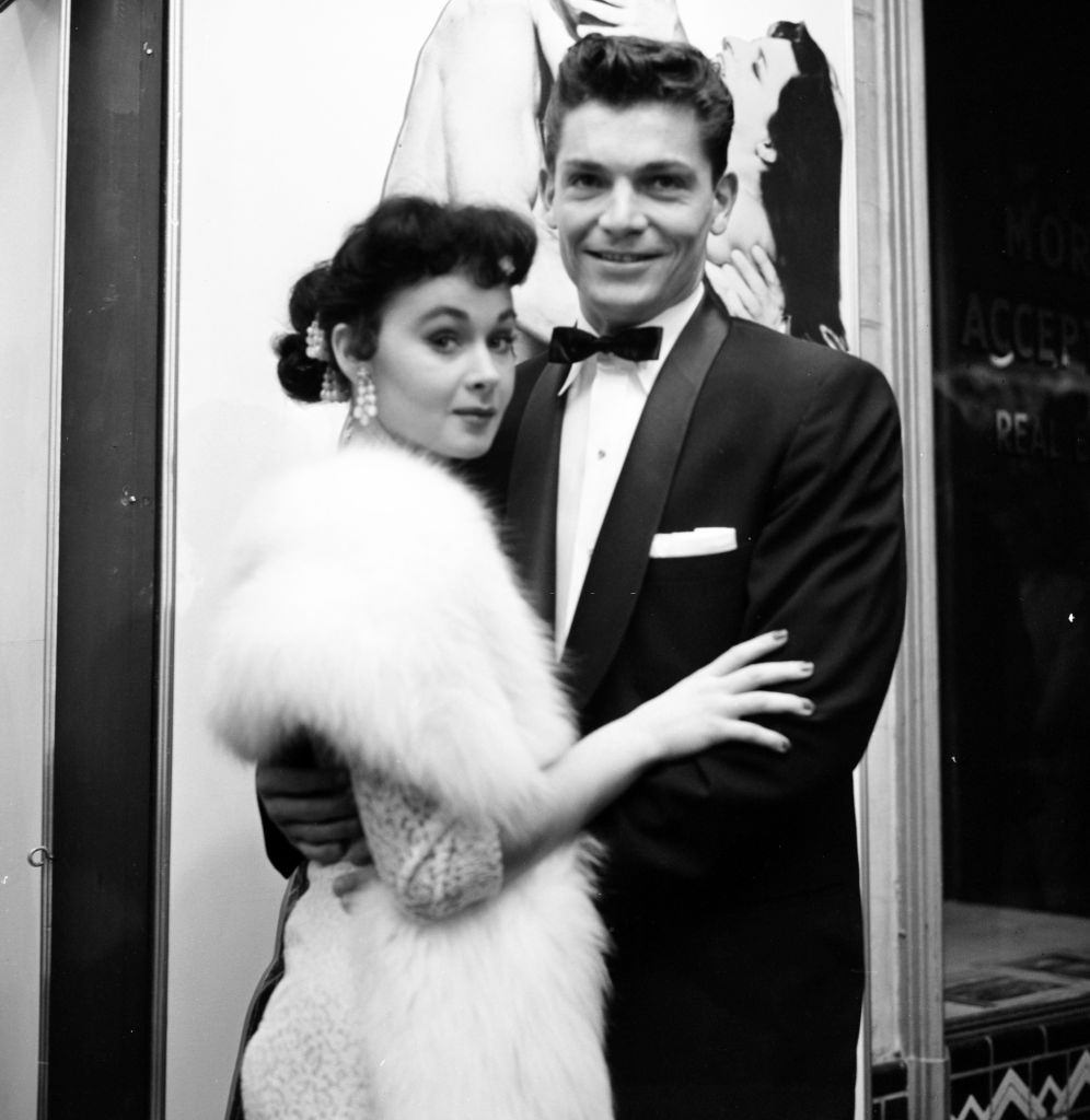 Marla English poses with Larry Pennell at the premier of "The Rose Tattoo", 1955.