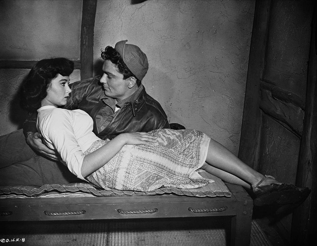 Marla English with Larry Pennell in a scene from the 1955 war film Hell's Horizon.