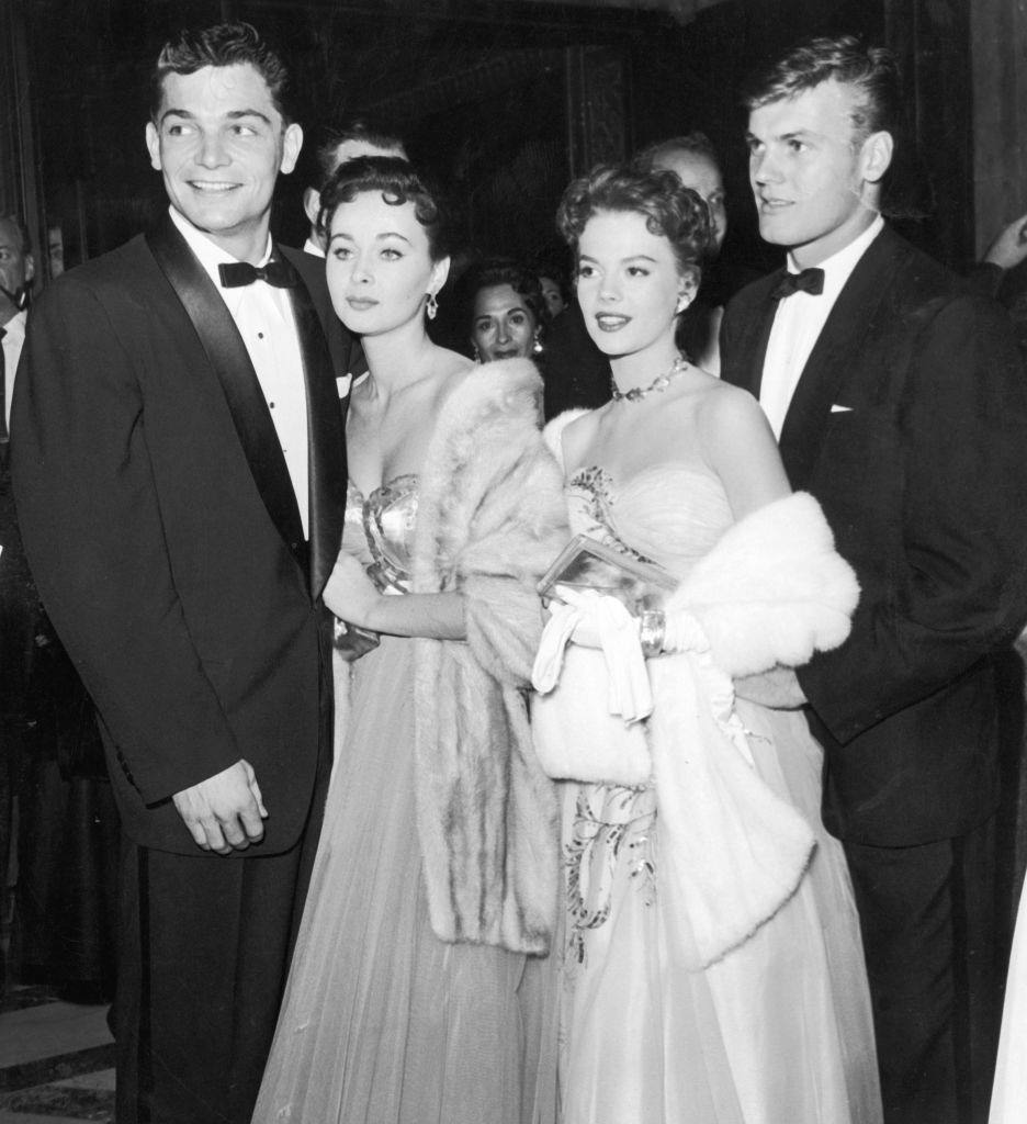 Marla English with Larry Pennell, Natalie Wood and Tab hunter at the premiere of director Gordon Douglas's film 'Sincerely Yours', 1955.