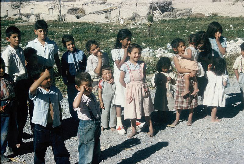 Smiling Mexican children, December 1958