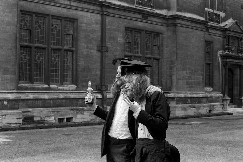 Fabulous Photos Capturing Daily Life of Oxford University Students in the 1970s