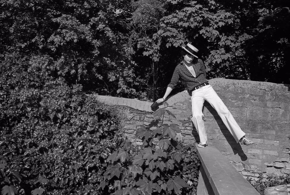 Fabulous Photos Capturing Daily Life of Oxford University Students in the 1970s