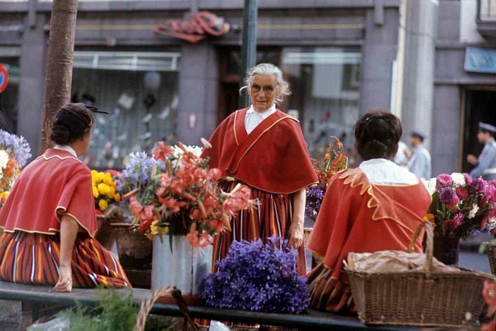Flower girls in the central square of Funchal. Funchal, 1971