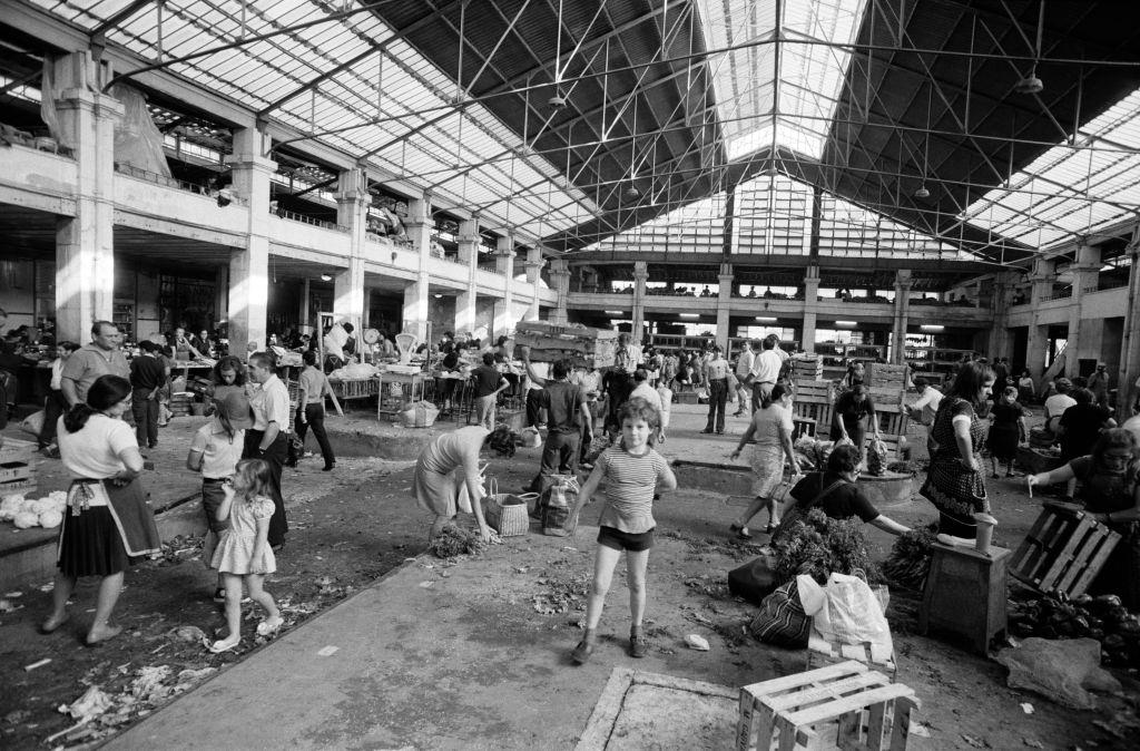 Traders in the main Lisbon market after the failed right-wing coup attempt on August 27, 1974, Portugal.
