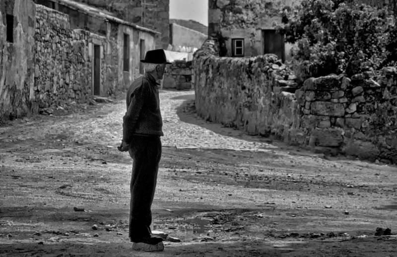 Guarda. Watching the time go by...on a stone