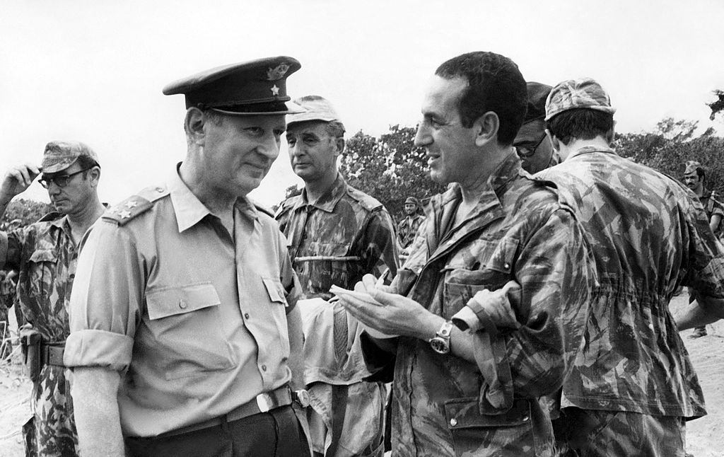 General Kaulza de Arriaga (L), Commander in Chief of the Armed Portuguese during the Mozambican War of Independence, talking with Lieutenant Jose Ramalho (R), in Mozambique.