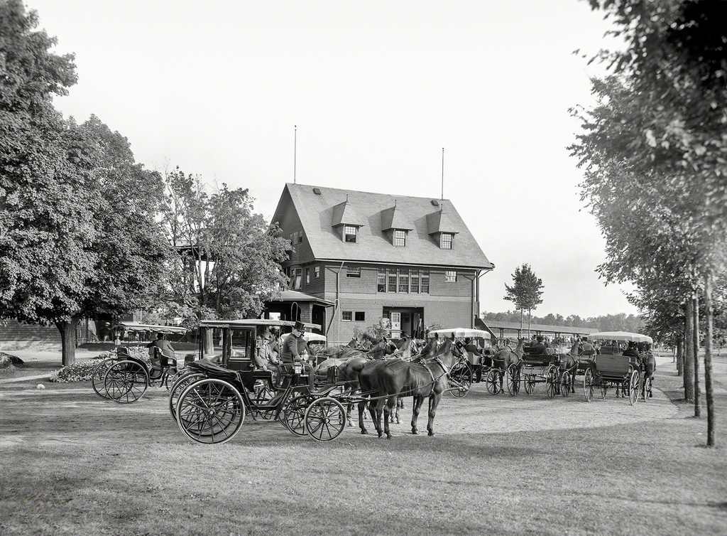 Clubhouse at the racetrack, Saratoga Springs, N.Y. Circa 1912.