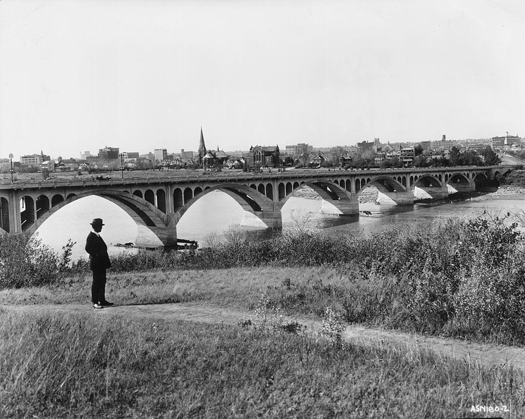 A bridge over the Saskatchewan River with the City of Saskatoon, 1929.