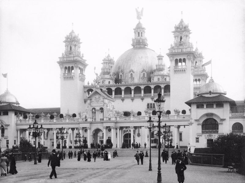 Photograph of Industrial Hall building taken during the Glasgow International Exhibition in 1901.