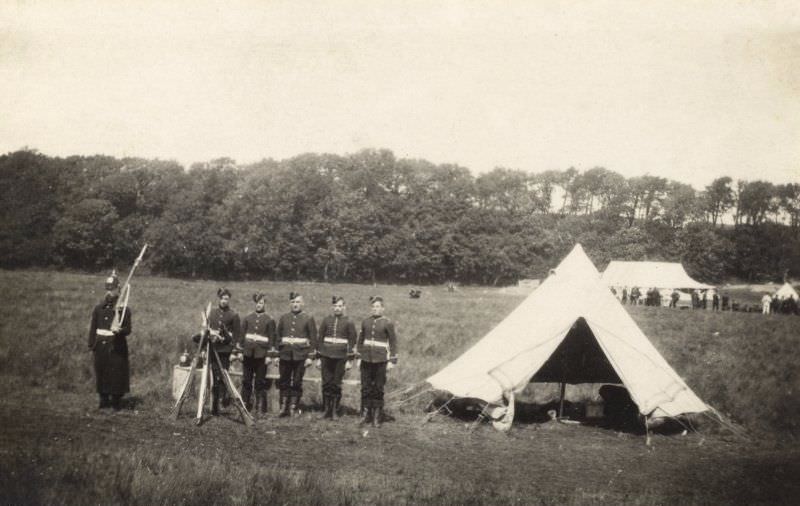 Soldiers at 'Camp at Kilcreggan, 1902.