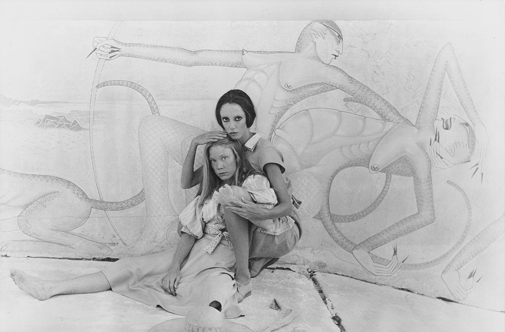 Shelley Duvall with Sissy Spacek in a scene from the film '3 Women', 1977.