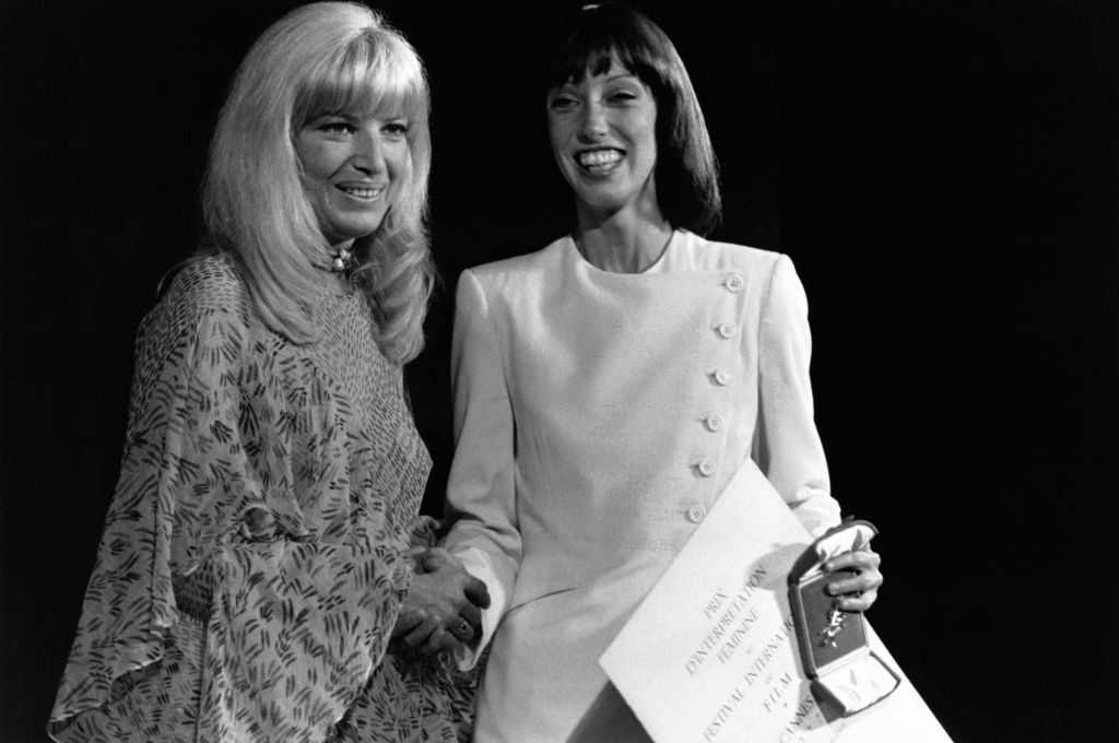 Shelley Duvall receiving the best actress award from Monica Vitti, 1977.