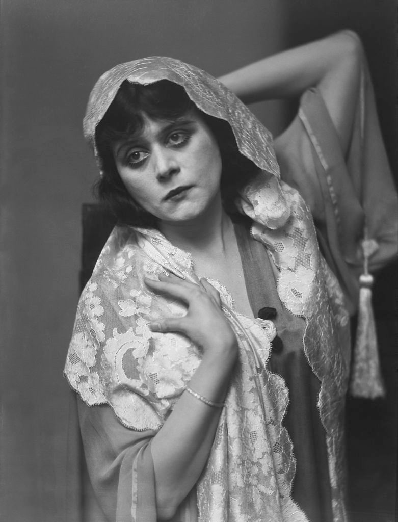 Theda Bara, 1920-as évek.