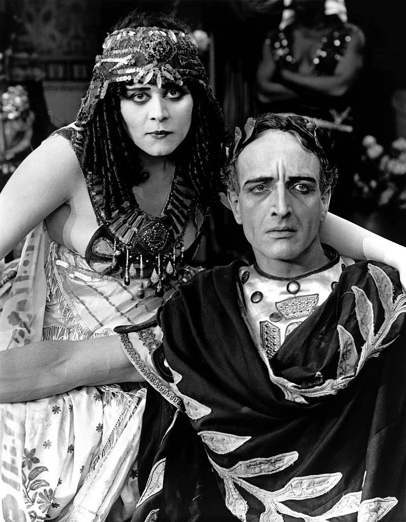 Theda Bara and Fritz Leiber on the set of "Cleopatra", 1917.