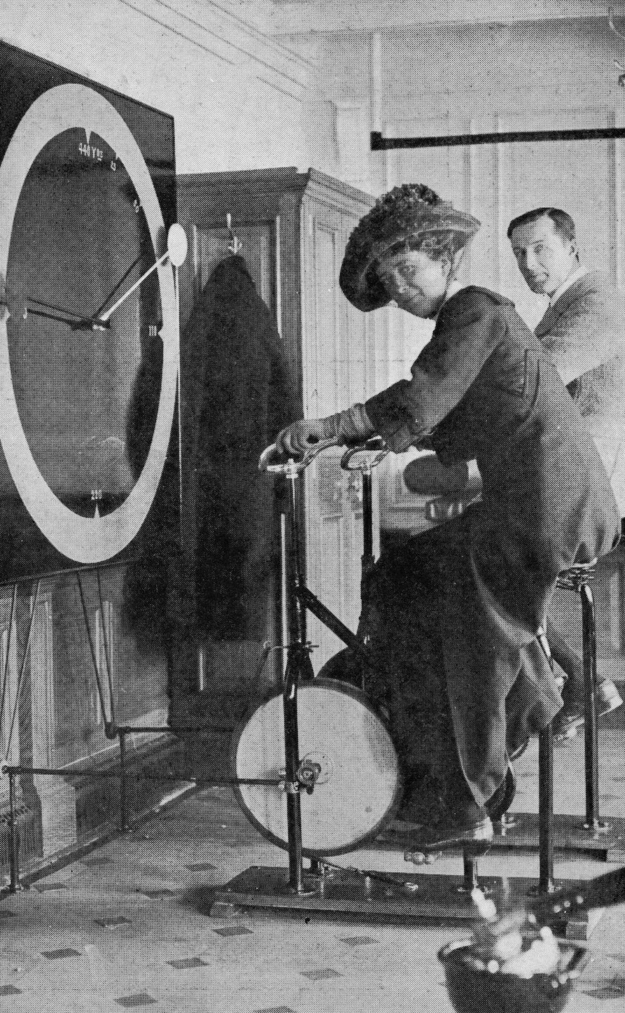 Passengers using "cycle racing machines" in the Titanic's gymnasium.1912
