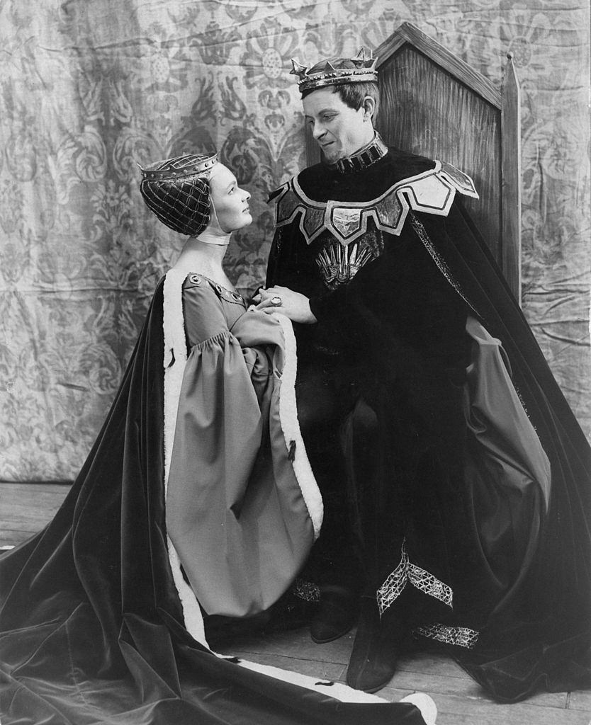Judi Dench as the Queen and Alec McCowen in the title role at a dress rehearsal for a production of Shakespeare's 'Richard II' at the Old Vic, London, 4th May 1960.