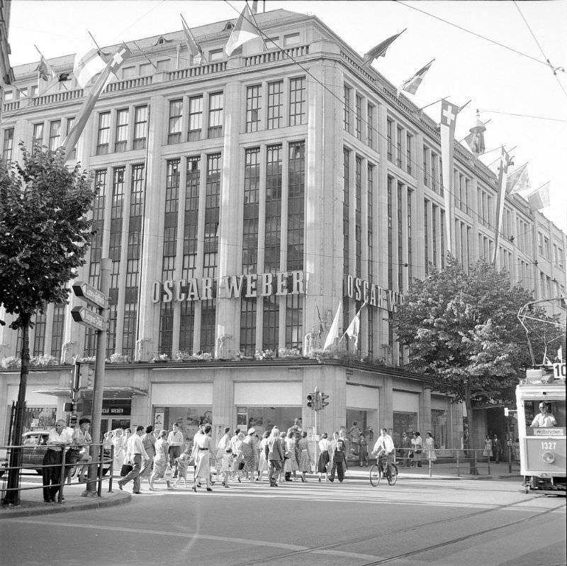 Oscar Weber department store at the Bahnhofstrasse 75, Zürich, 1958, formerly Julius Brann, today Manor