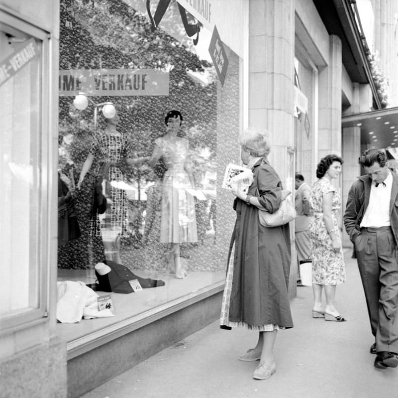 Oscar Weber department store showcase in Zürich, 1958