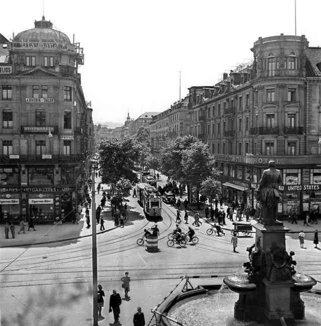 Zürich station square, Bahnhofstrasse, circa 1950