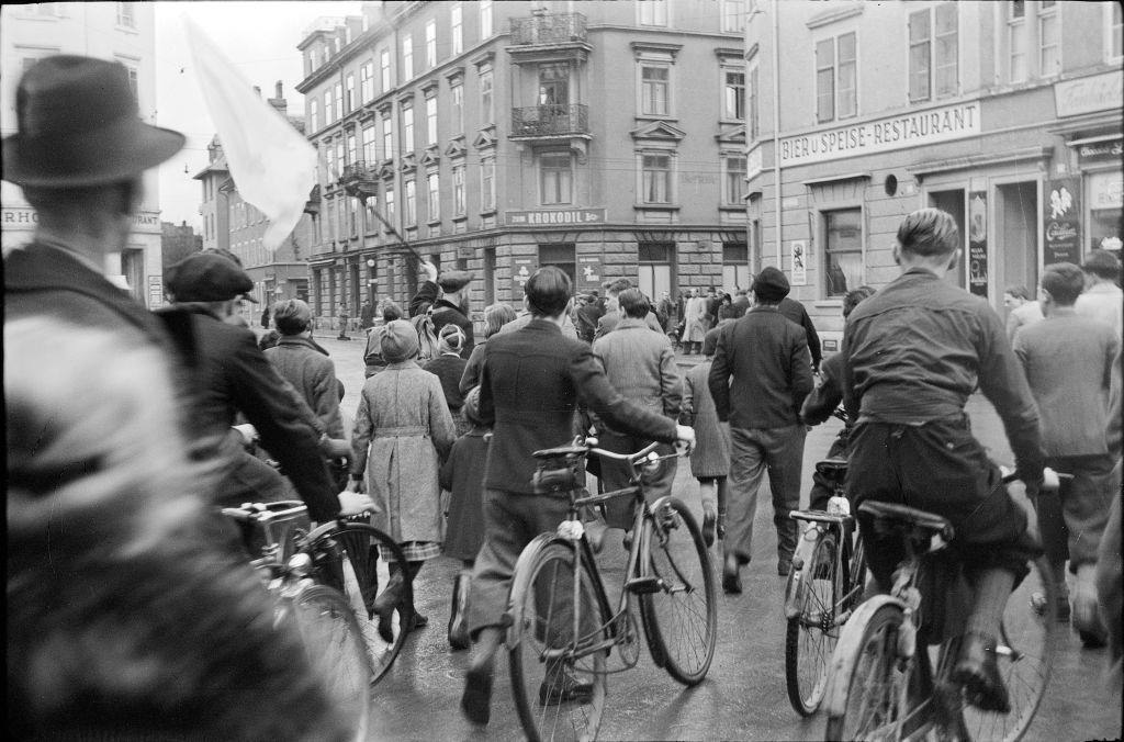 Pacifist Max Daetwyler near the Zurich 'Volkshaus", 1950.