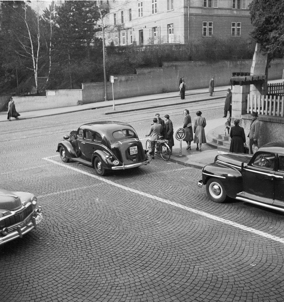 Cars waiting, halt sign, Zurich 1950