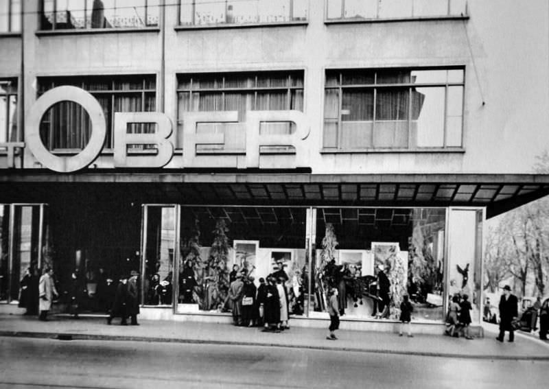 The fashion house Robert Ober in Zürich at the Gessnerallee and Sihlbrücke, 1953