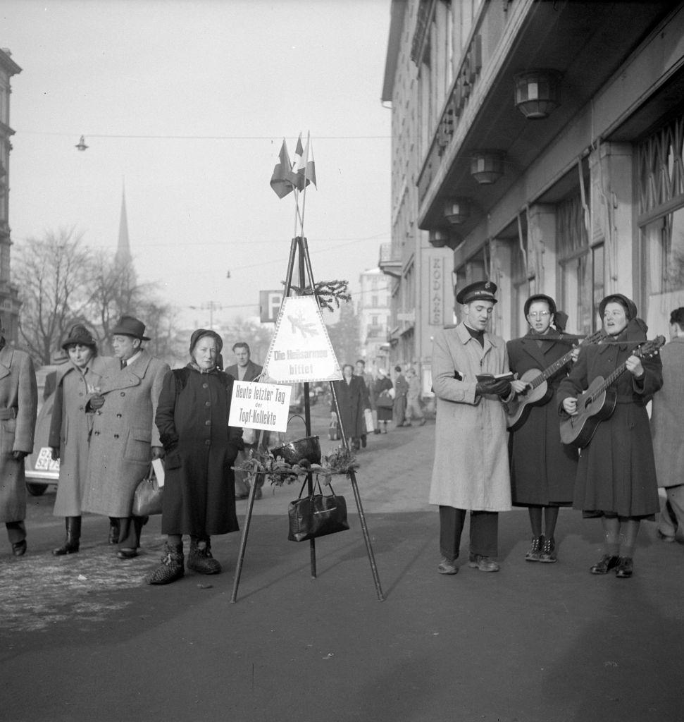 Salvation army singing in christmas time Zurich, 1950.