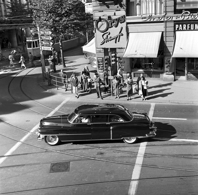 Bahnhofstrasse corner Uraniastrasse, today Modissa House, Zürich, 1956