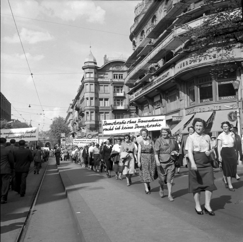 Bahnhofstrasse corner Uraniastrasse, today Modissa House, Zürich, 1956