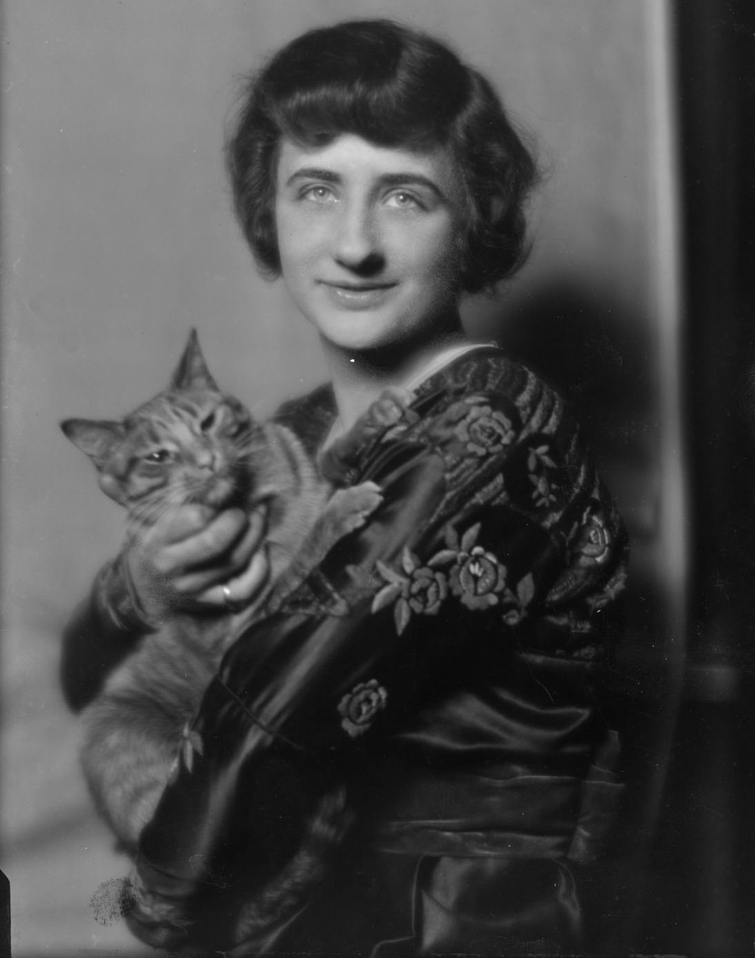 Buzzer the Studio Cat: A Photographer Used His Cuddly Cat as Adorable Prop In the 1900s