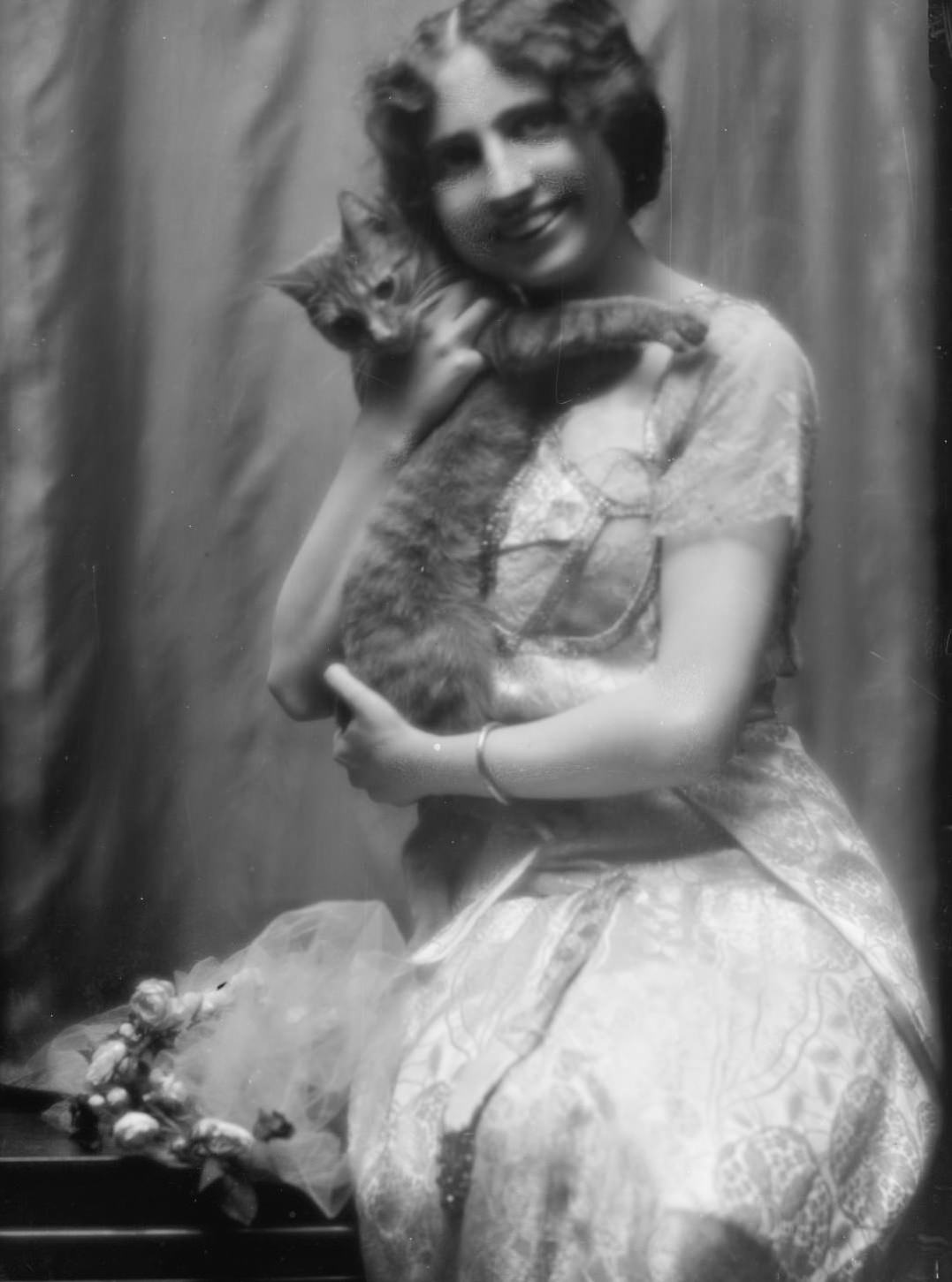 Buzzer the Studio Cat: A Photographer Used His Cuddly Cat as Adorable Prop In the 1900s