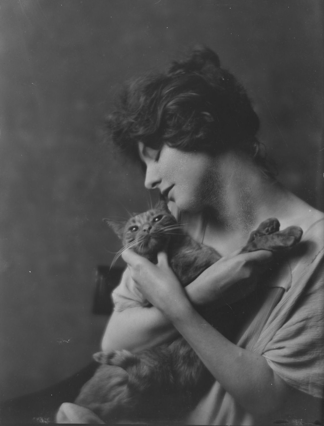 Buzzer the Studio Cat: A Photographer Used His Cuddly Cat as Adorable Prop In the 1900s