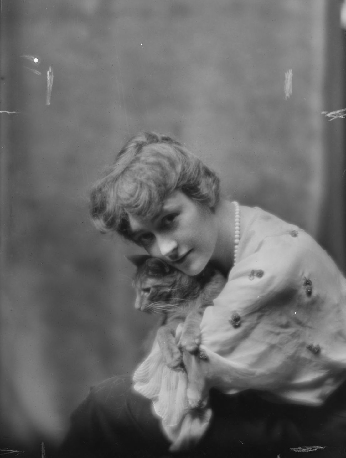 Buzzer the Studio Cat: A Photographer Used His Cuddly Cat as Adorable Prop In the 1900s