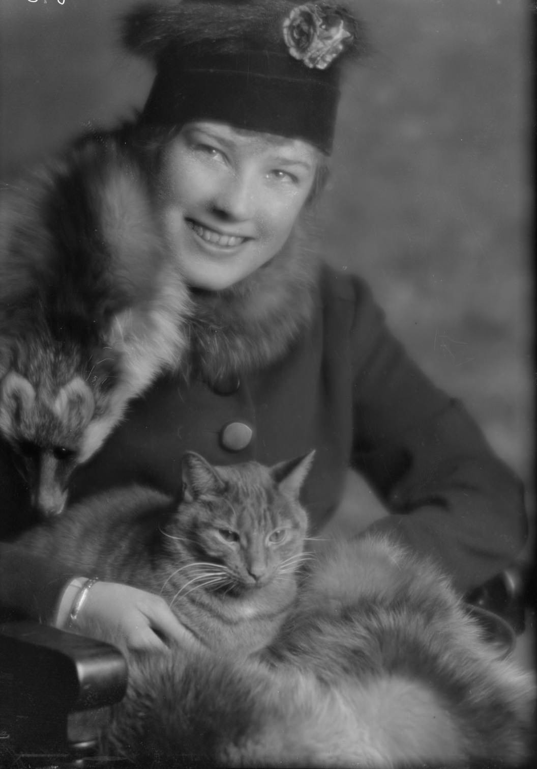 Buzzer the Studio Cat: A Photographer Used His Cuddly Cat as Adorable Prop In the 1900s