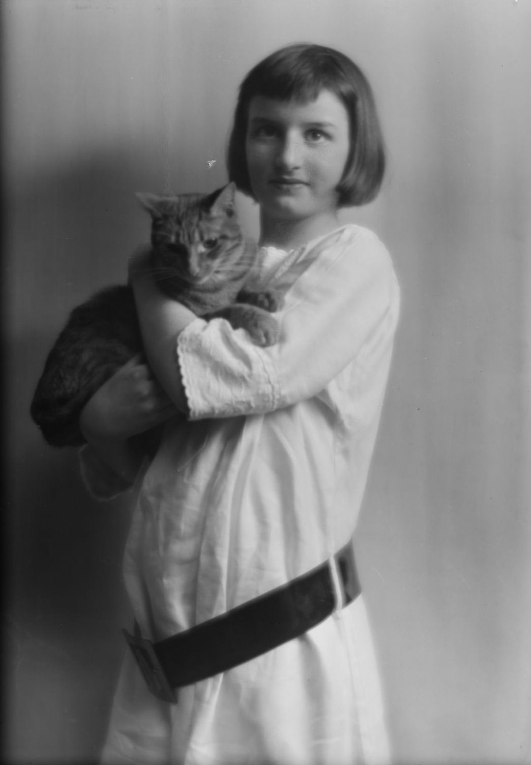 Buzzer the Studio Cat: A Photographer Used His Cuddly Cat as Adorable Prop In the 1900s