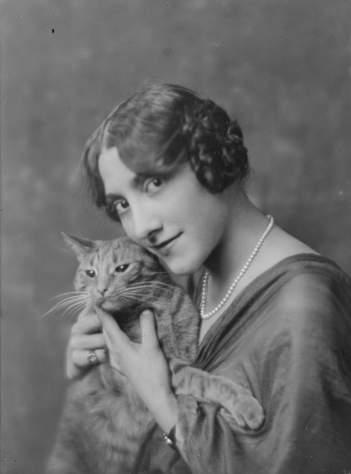 Buzzer the Studio Cat: A Photographer Used His Cuddly Cat as Adorable Prop In the 1900s