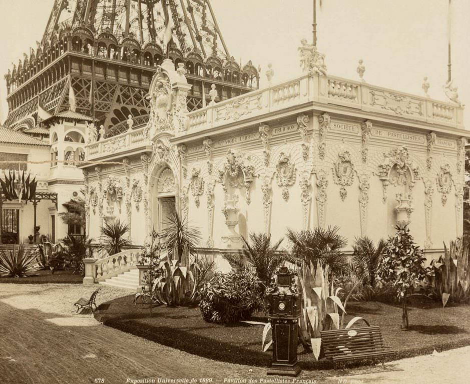 The pavilion of French Pastellists.