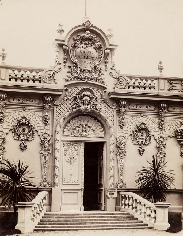 The entrance to an exhibition of French pastellists.