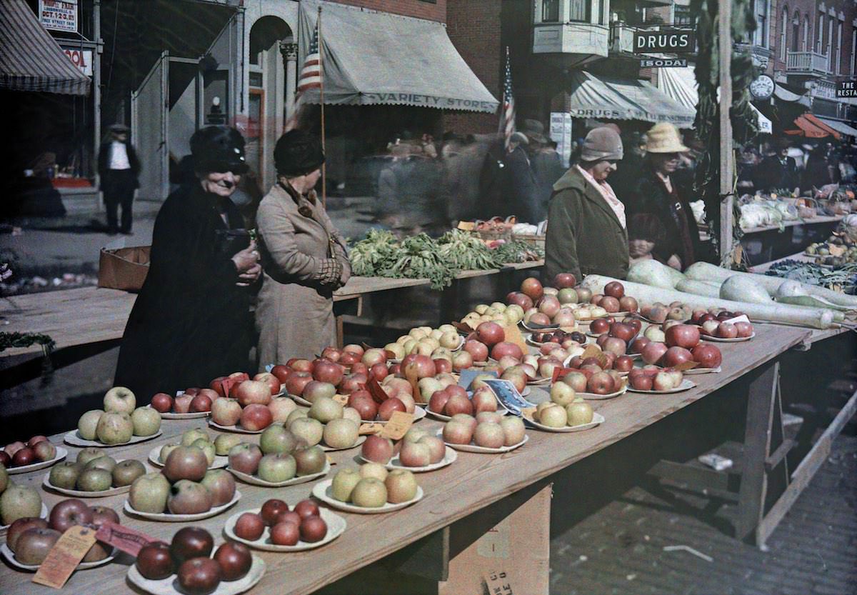 Apple stands at the Lyndonville fair, Ohio.